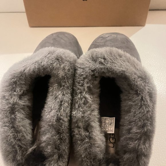 NIB UGG CLUGGETTE UGG GRAPHIC LOGO SLIPPERS SLIDES CHARCOAL 8 - Picture 5 of 7